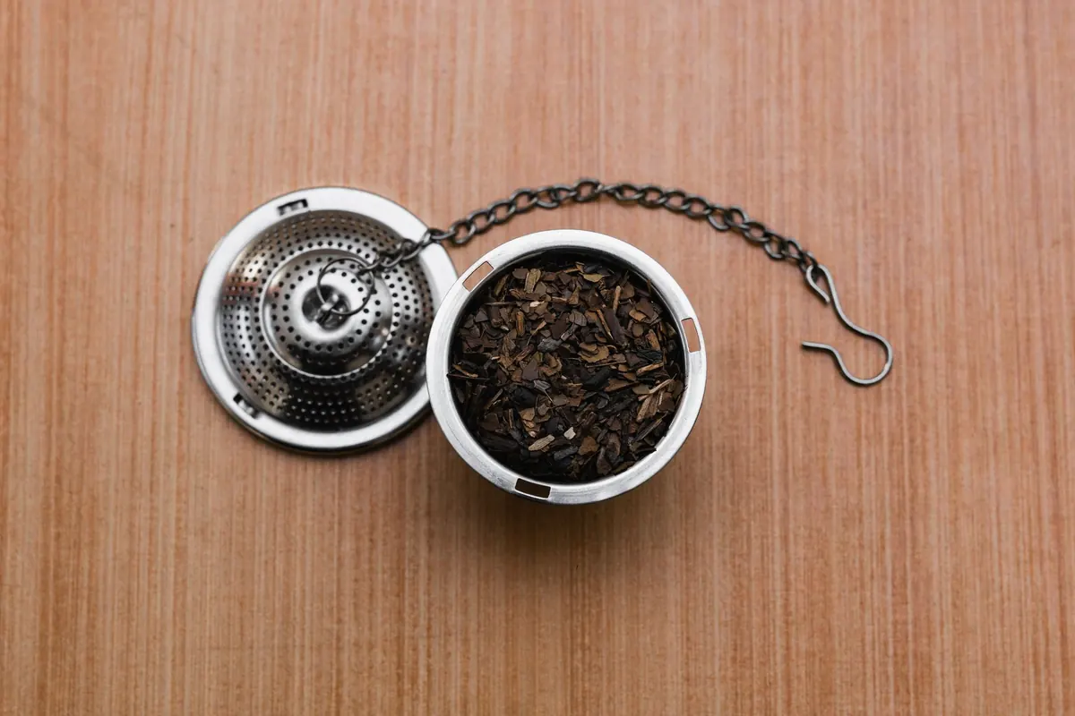 How to Brew Loose-Leaf Tea Without a Teapot: 5 Everyday Methods